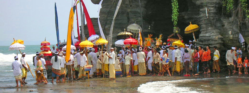 Ceremony in Tanah Lot